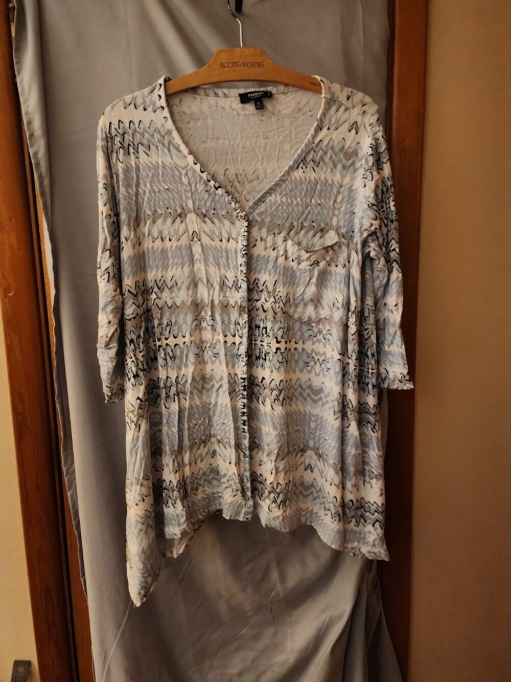 Premise Studio 0X Abstract Print Sharkbite Hem Tunic Top